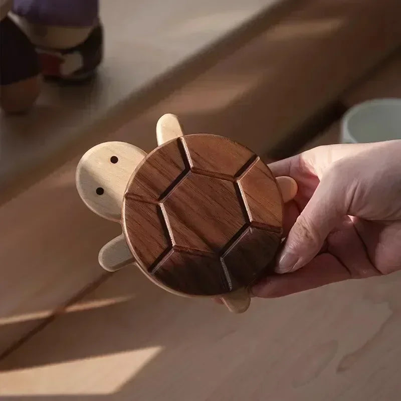 Sous-tasse TerraShell en bois de noyer noir compact, Shizen Home, forme tortue, design artisanal