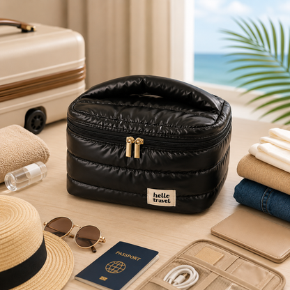 Trousse de toilette voyage PuffTravel argent avec maquillage et soins à l'intérieur