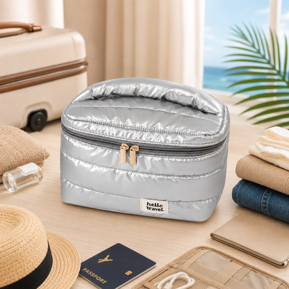 Trousse de toilette voyage PuffTravel argent avec maquillage et soins à l'intérieur