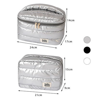 Trousse de toilette voyage PuffTravel argent avec maquillage et soins à l'intérieur
