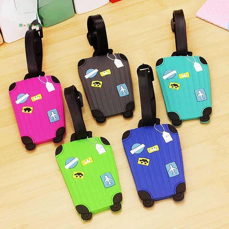 Étiquette bagage en silicone colorée et résistante pour valise et sac, avec carte d’identification protégée, attache sécurisée, design dessin animé enfant ou style élégant adulte, idéale pour voyage avion, train et déplacements en famille.