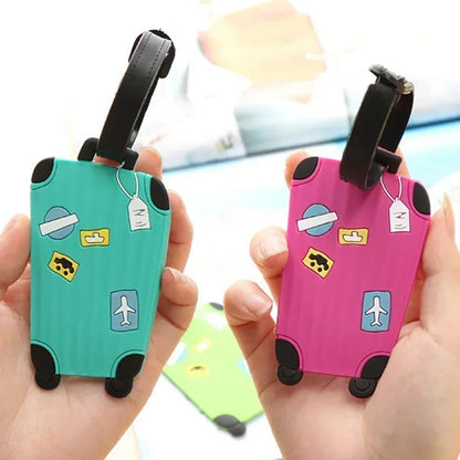 Étiquette bagage en silicone colorée et résistante pour valise et sac, avec carte d’identification protégée, attache sécurisée, design dessin animé enfant ou style élégant adulte, idéale pour voyage avion, train et déplacements en famille.