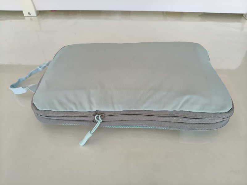 Organisateur de valise cabine à compression CabinFlex Pro™, sac de rangement de voyage gain de place compressible pour vêtements, sous-vêtements et chaussures, compatible bagage cabine avion, idéal pour optimiser l’espace dans une valise de voyage homme ou femme.