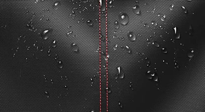 Tissu imperméable du sac à dos compression sous vide, couture rouge, gouttes d'eau visibles