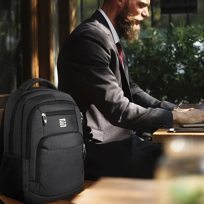 Sac a dos compression sous vide CabinePress™ : sac cabine 35L + pompe USB 1300mAh + sac compression 17L. Réduction 70% du volume. Port USB, ordinateur 15.6″.