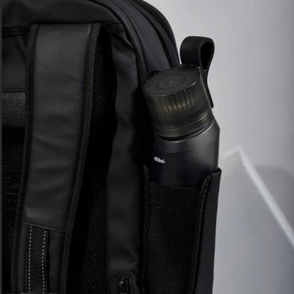 sac à dos compression sous vide évasion slim avec gourde d'eau noire en poche latérale