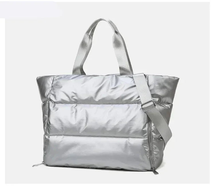 Découvrez le sac de sport femme ImperFit™, l'accessoire parfait pour les femmes actives cherchant un sac de sport femme imperméable en nylon Oxford haute densité déperlant anti-usure et respirant, un sac de sport femme grande capacité 36-55L modulable pour fitness yoga piscine ou voyage week-end, un sac de sport femme avec compartiment chaussures ventilé pour séparer linge propre et affaires mouillées, un sac de sport femme porte-tapis yoga intégré idéal pour séances pilates ou yoga femme imperméable, un sa