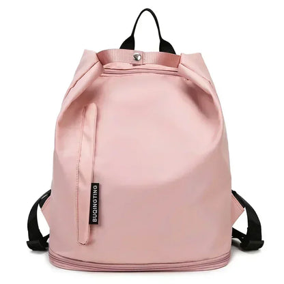 Sac de sport femme FlowBag vu de face

Intérieur spacieux du sac de sport femme FlowBag

Compartiment chaussures du FlowBag femme

FlowBag sac de sport pour yoga et fitness

FlowBag sac de sport étanche pour piscine

FlowBag sac week-end femme élégant

FlowBag sac de sport pour voyage cabine

FlowBag avec bandoulière réglable confortable

FlowBag design chic et moderne pour femme

Détails techniques du sac de sport FlowBag