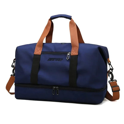 Le sac de sport femme Movella™ est l’allié élégant et fonctionnel de toutes les femmes actives à la recherche d’un sac de sport femme imperméable, à la fois chic et pratique. Conçu en tissu Oxford hydrofuge, il protège vos effets personnels, que ce soit après la piscine, une séance de yoga, de fitness, ou durant un week-end de 2 nuits. Sa grande capacité de 20 à 35 litres et ses multiples compartiments intelligents en font un sac de sport femme grande capacité idéal pour organiser vos affaires. 
