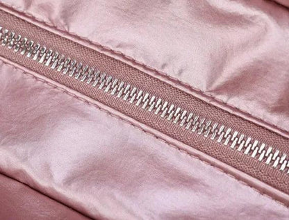 Découvrez le sac de sport femme ImperFit™, l'accessoire parfait pour les femmes actives cherchant un sac de sport femme imperméable en nylon Oxford haute densité déperlant anti-usure et respirant, un sac de sport femme grande capacité 36-55L modulable pour fitness yoga piscine ou voyage week-end, un sac de sport femme avec compartiment chaussures ventilé pour séparer linge propre et affaires mouillées, un sac de sport femme porte-tapis yoga intégré idéal pour séances pilates ou yoga femme imperméable