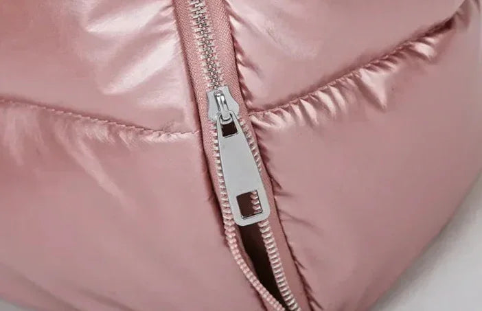 Découvrez le sac de sport femme ImperFit™, l'accessoire parfait pour les femmes actives cherchant un sac de sport femme imperméable en nylon Oxford haute densité déperlant anti-usure et respirant, un sac de sport femme grande capacité 36-55L modulable pour fitness yoga piscine ou voyage week-end, un sac de sport femme avec compartiment chaussures ventilé pour séparer linge propre et affaires mouillées, un sac de sport femme porte-tapis yoga intégré idéal pour séances pilates ou yoga femme imperméable