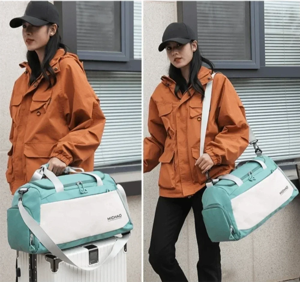 Découvrez le sac de sport femme avec compartiment étanche pour vêtements humides, idéal pour les femmes actives cherchant un sac de sport femme polyvalent pour yoga et piscine, ce sac de sport femme imperméable en polyester Oxford résistant aux intempéries offre une organisation intelligente avec séparation sèche et humide pour éviter les odeurs désagréables, parfait comme sac de sport femme grande capacité 50x27x23 cm pour week-end improvisé ou entraînement quotidien, disponible en coloris tendance comme s