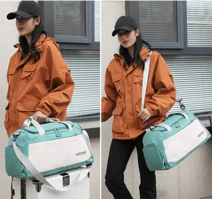 Découvrez le sac de sport femme avec compartiment étanche pour vêtements humides, idéal pour les femmes actives cherchant un sac de sport femme polyvalent pour yoga et piscine, ce sac de sport femme imperméable en polyester Oxford résistant aux intempéries offre une organisation intelligente avec séparation sèche et humide pour éviter les odeurs désagréables, parfait comme sac de sport femme grande capacité 50x27x23 cm pour week-end improvisé ou entraînement quotidien, disponible en coloris tendance comme s