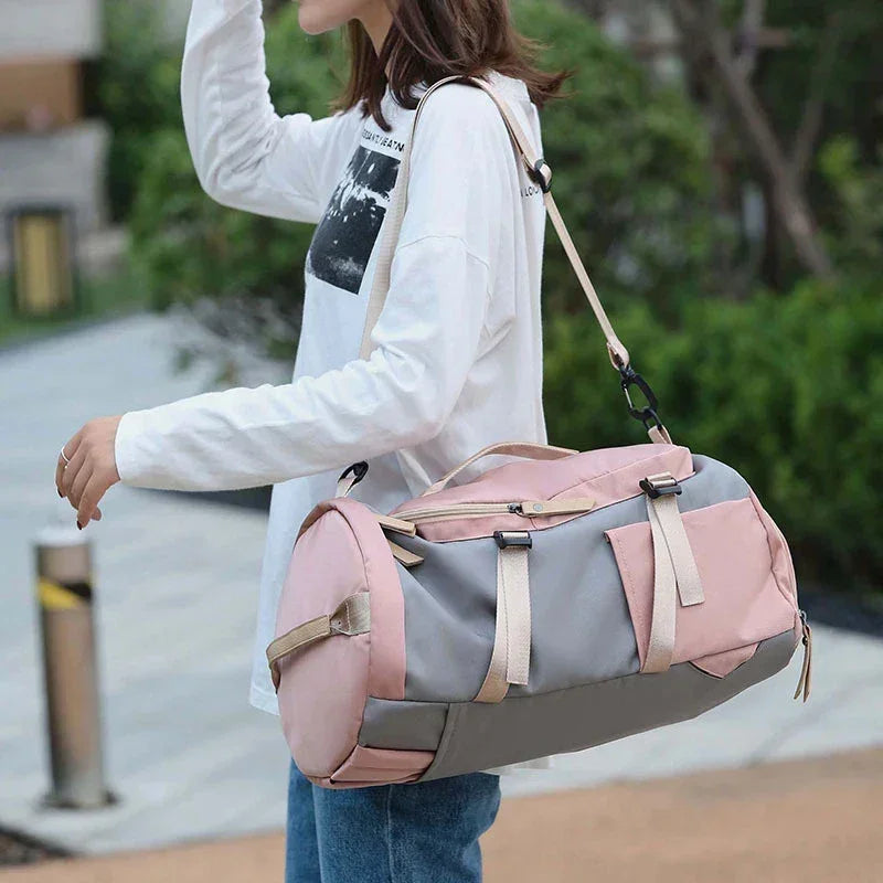 Sac de sport femme Luméra élégant avec rangement chic et compartiments multiples. Sac de sport femme avec compartiment à chaussures indépendant. Sac de sport femme grande capacité pour salle de sport et voyage. Sac de sport femme imperméable et léger pour déplacements quotidiens. Sac de sport femme yoga et fitness avec poches pratiques. Sac de sport bandoulière chic et polyvalent pour femme de Rangement Chic. Sac de sport femme week-end pratique 