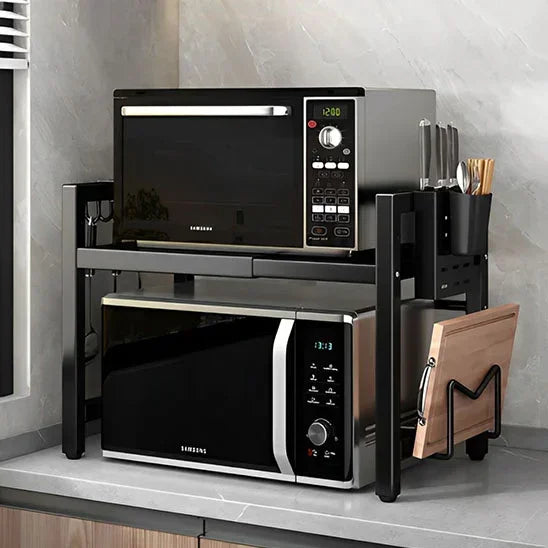 Étagère cuisine extensible SpaceRack™ noire sur un plan de travail.

Détail du réglage de la longueur de 40 à 60 cm de l'étagère.

Étagère SpaceRack™ supportant un micro-ondes et un grille-pain.

Plan de travail libéré et désencombré grâce à l'étagère extensible.

Structure en acier renforcé de l'étagère pour électroménagers lourds.

Mécanisme de réglage extensible de l'étagère de cuisine.

Design épuré de l'étagère SpaceRack™ dans une cuisine moderne.

Comparaison avant/après montrant le gain de place spec