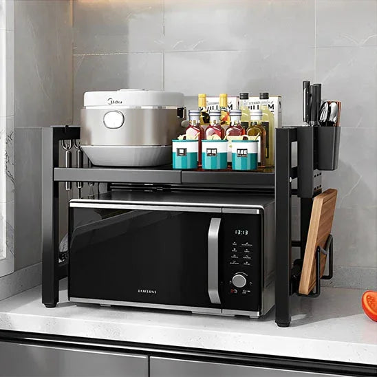 Étagère cuisine extensible SpaceRack™ noire sur un plan de travail.

Détail du réglage de la longueur de 40 à 60 cm de l'étagère.

Étagère SpaceRack™ supportant un micro-ondes et un grille-pain.

Plan de travail libéré et désencombré grâce à l'étagère extensible.

Structure en acier renforcé de l'étagère pour électroménagers lourds.

Mécanisme de réglage extensible de l'étagère de cuisine.

Design épuré de l'étagère SpaceRack™ dans une cuisine moderne.

Comparaison avant/après montrant le gain de place spec