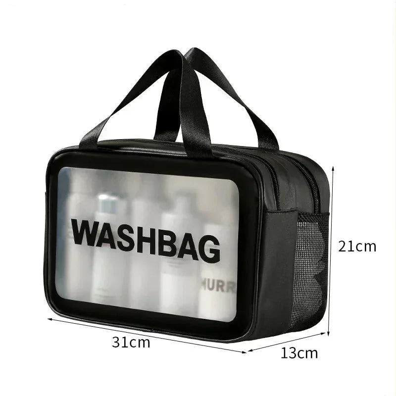 Découvrez la trousse de maquillage transparente DualClear™, l'accessoire essentiel pour les femmes modernes et maquilleurs professionnels à la recherche d'une trousse de maquillage transparente avec séparation sèche et humide intelligente pour protéger produits cosmétiques des éclaboussures, une trousse de maquillage transparente design élégant haute visibilité pour localiser essentiels beauté en un clin d'œil sans fouiller, une trousse de maquillage transparente grande capacité pour pinceaux palettes soins