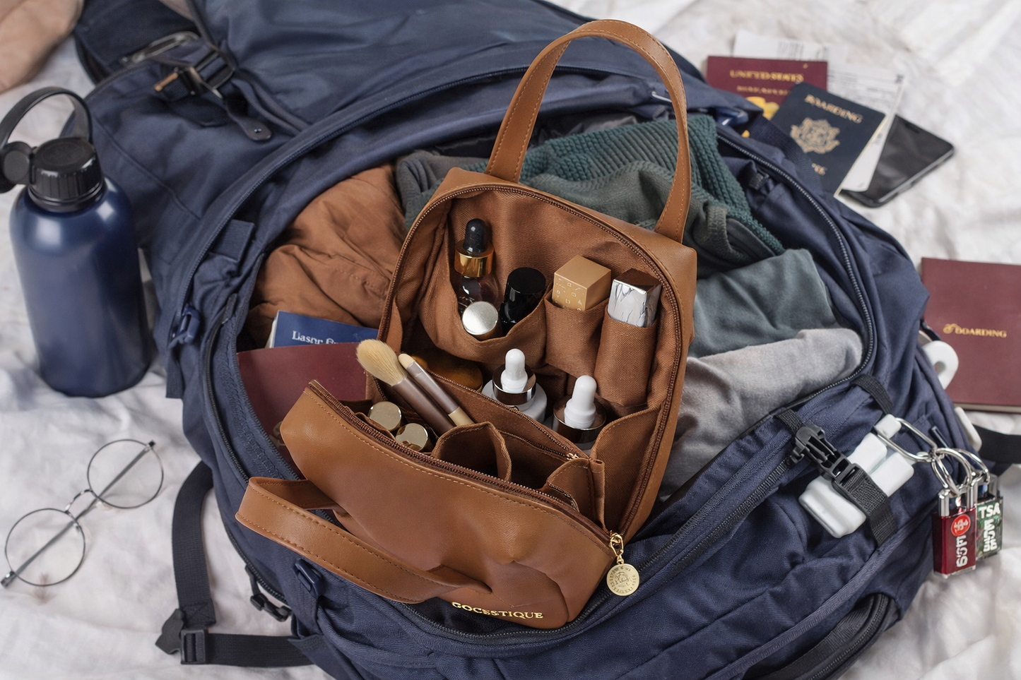 trousse de toilette voyage elegante et compacte en cuir PU disponible en plusieurs coloris pour organisation cabine